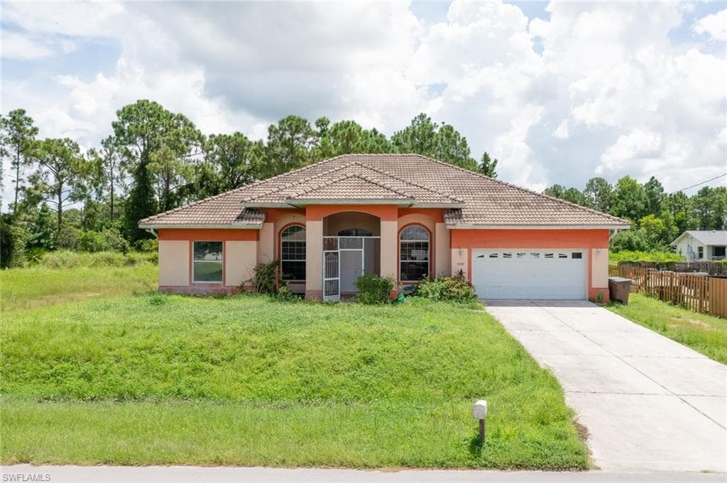 1020 Alvin AVE LEHIGH ACRES, FL 33971