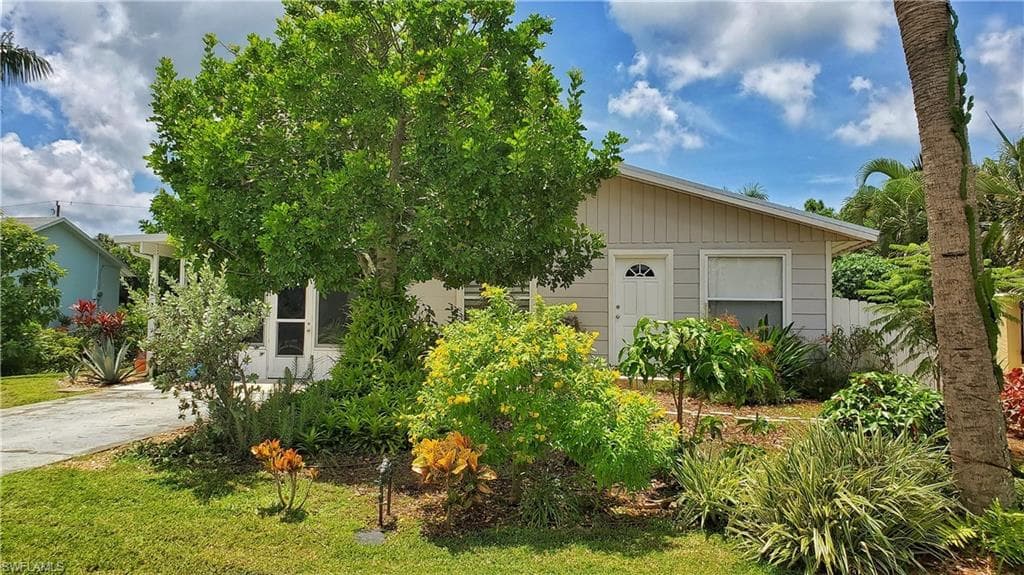 167 7th ST NAPLES, FL 34113