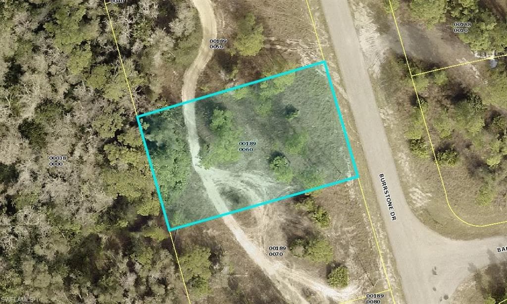 490 Burrstone DR LEHIGH ACRES, FL 33974