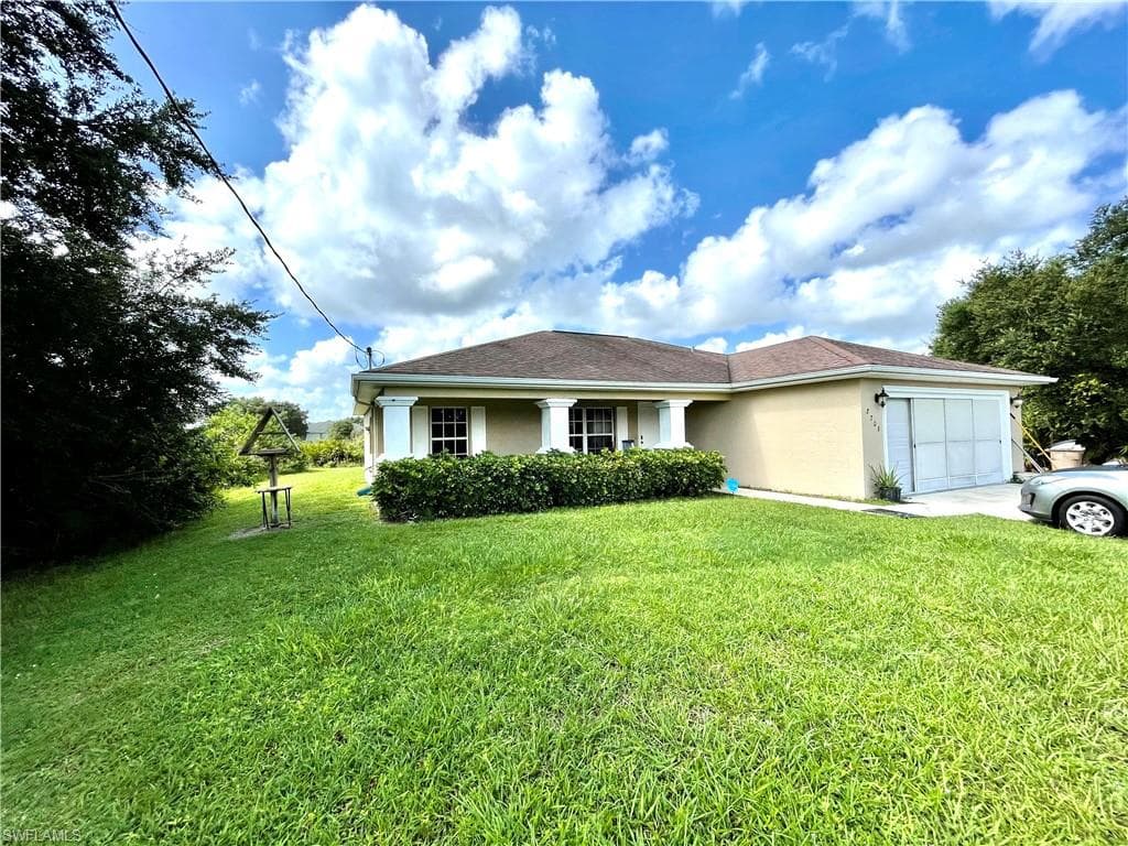 2703 48th ST W LEHIGH ACRES, FL 33971