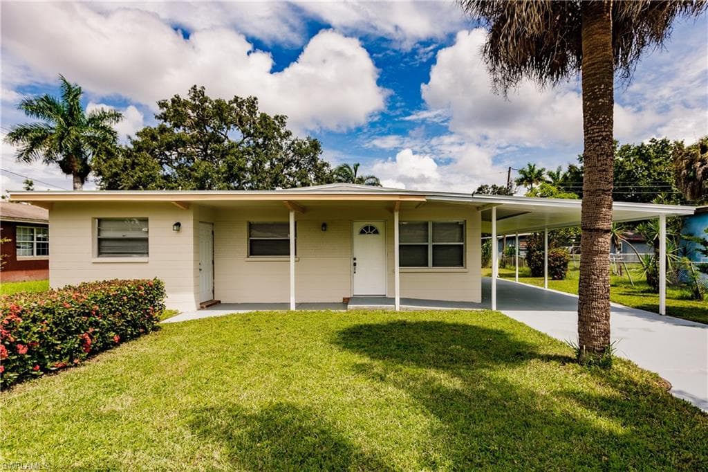 3011 Apache ST FORT MYERS, FL 33916