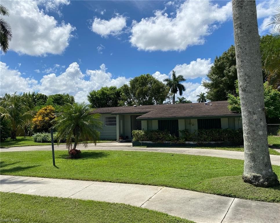 1420 Passaic AVE FORT MYERS, FL 33901