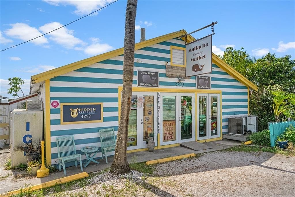 4291/4299 Pine Island RD NW MATLACHA, FL 33993