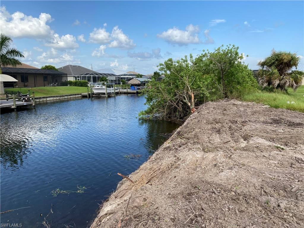 2207 SW 28th TER CAPE CORAL, FL 33914