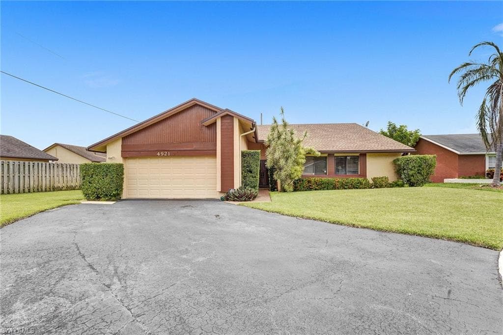 4921 85th TER LAUDERHILL, FL 33351