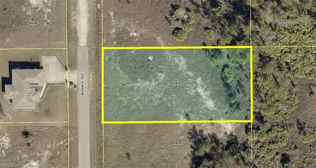 1912 Monroe AVE LEHIGH ACRES, FL 33972