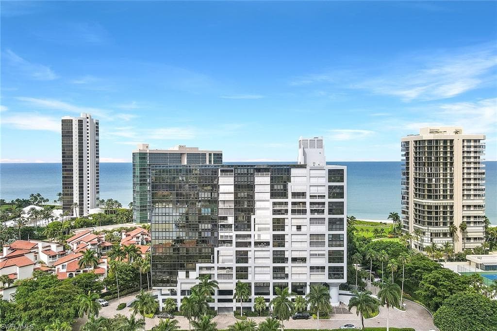 4751 Gulf Shore BLVD N 703 NAPLES, FL 34103