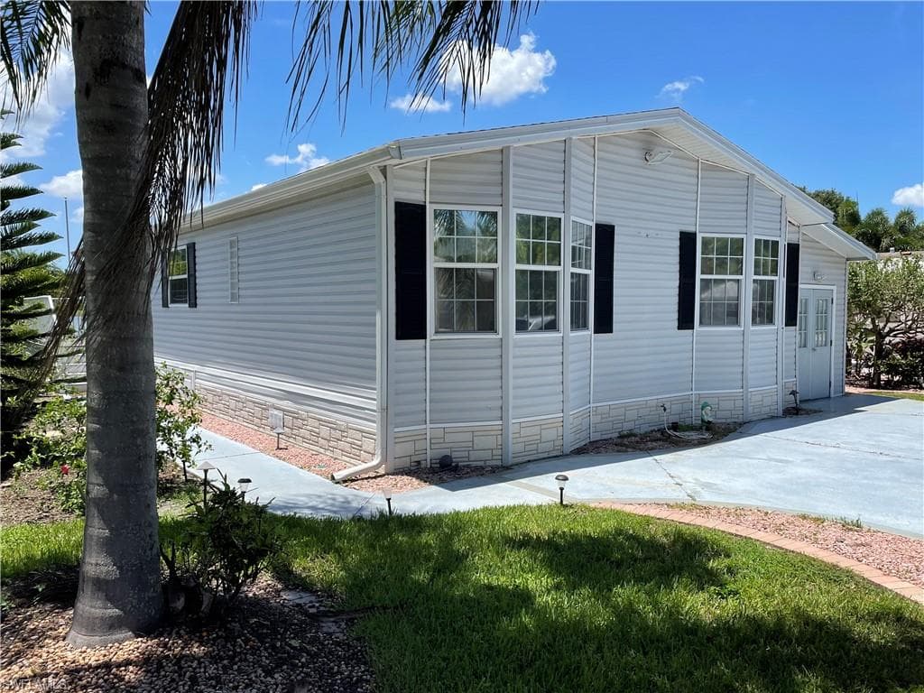 5848 Brightwood DR FORT MYERS, FL 33905