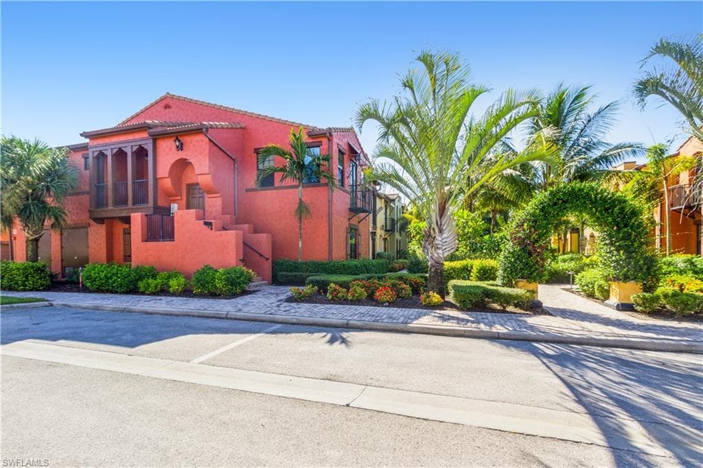 9066 Albion LN N 5102 NAPLES, FL 34113