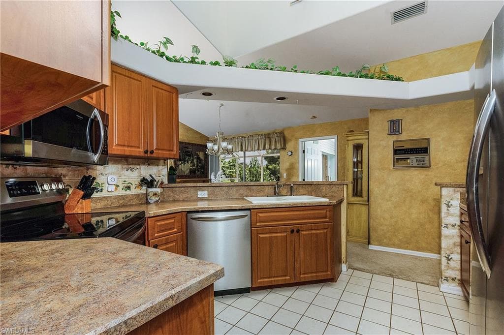 9467 Palm Island CIR NORTH FORT MYERS, FL 33903