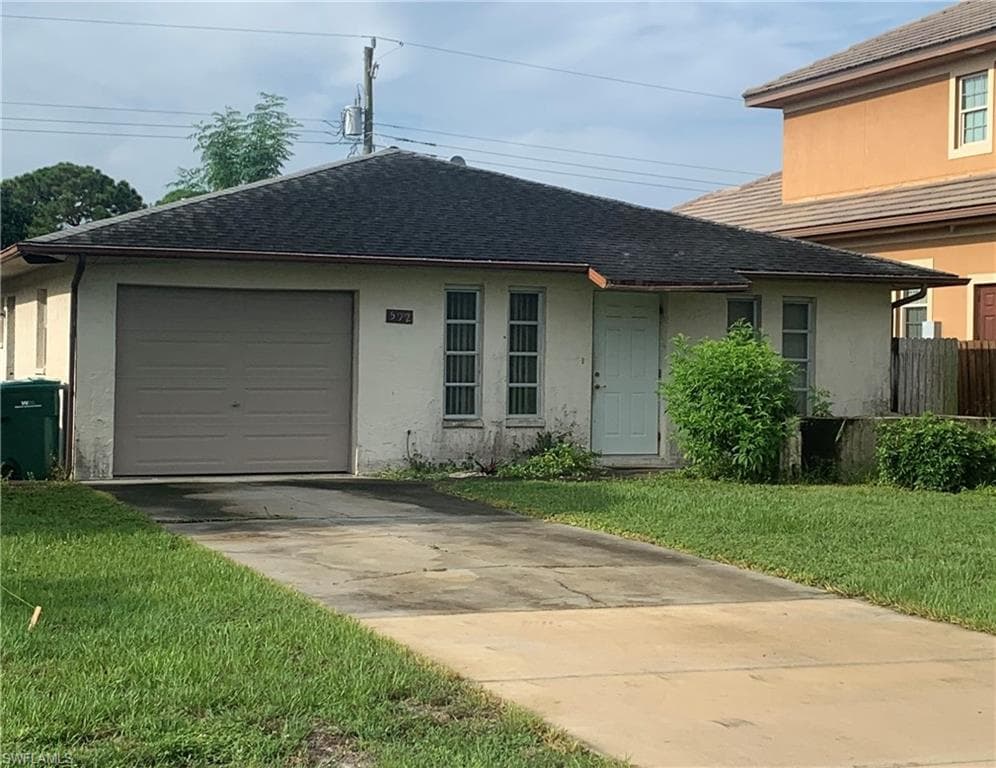 592 95th AVE N NAPLES, FL 34108