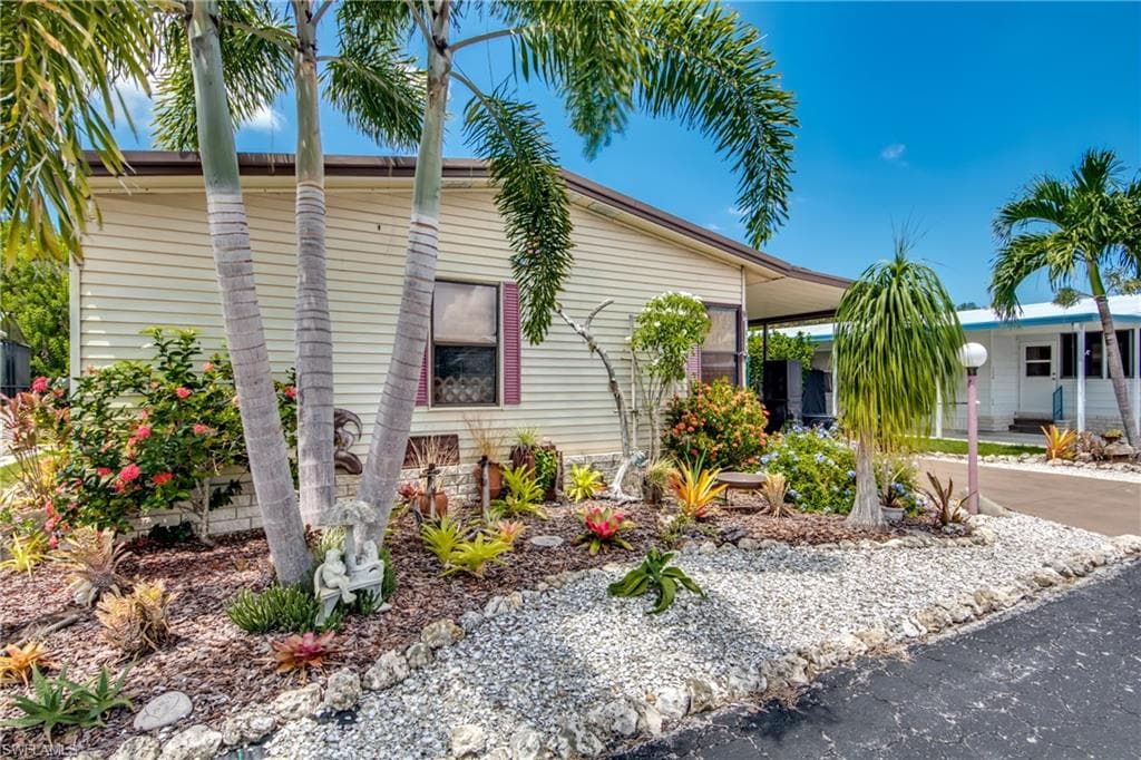 7228 Cobiac DR ST. JAMES CITY, FL 33956
