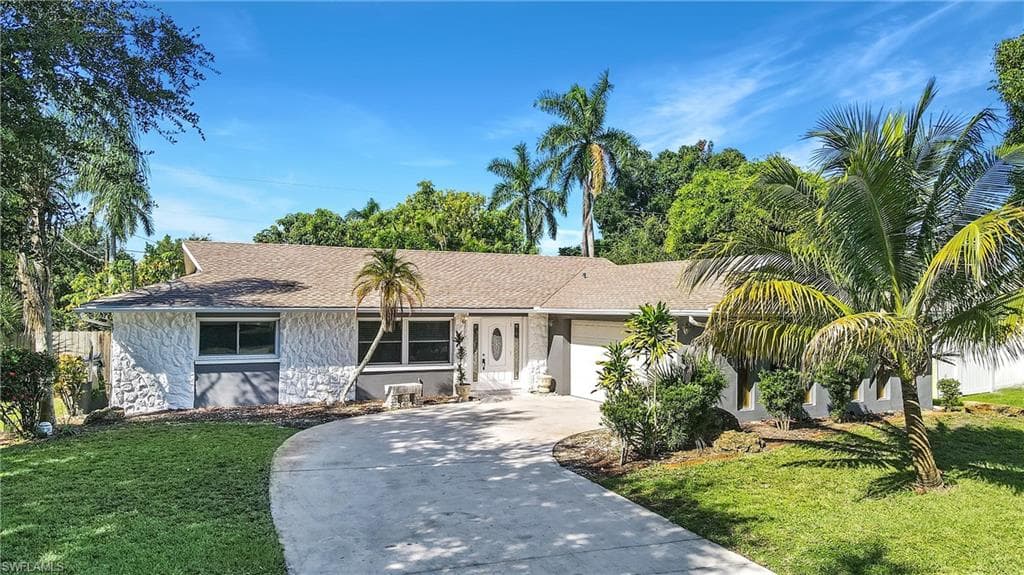 832 Entrada DR N FORT MYERS, FL 33919