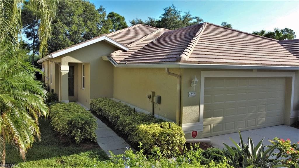 4732 Fairloop RUN LEHIGH ACRES, FL 33973
