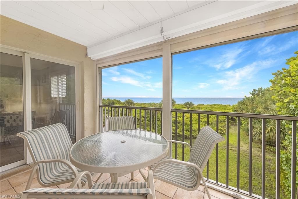 527 E Gulf DR 207 SANIBEL, FL 33957