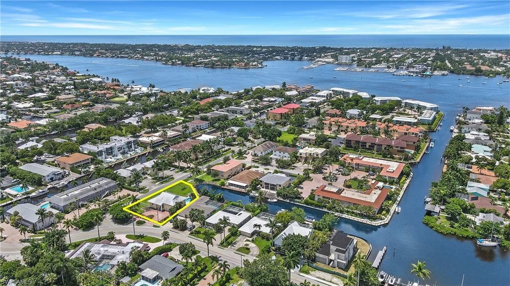 1200 Sandpiper ST NAPLES, FL 34102