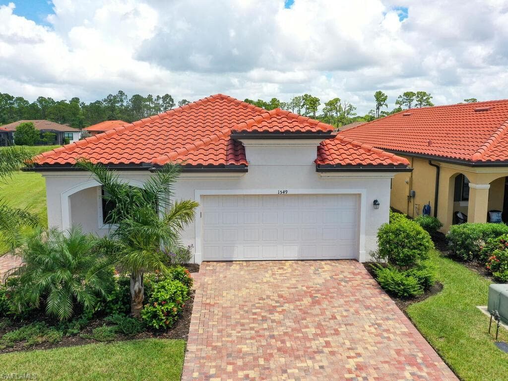 1549 Parnell CT NAPLES, FL 34113