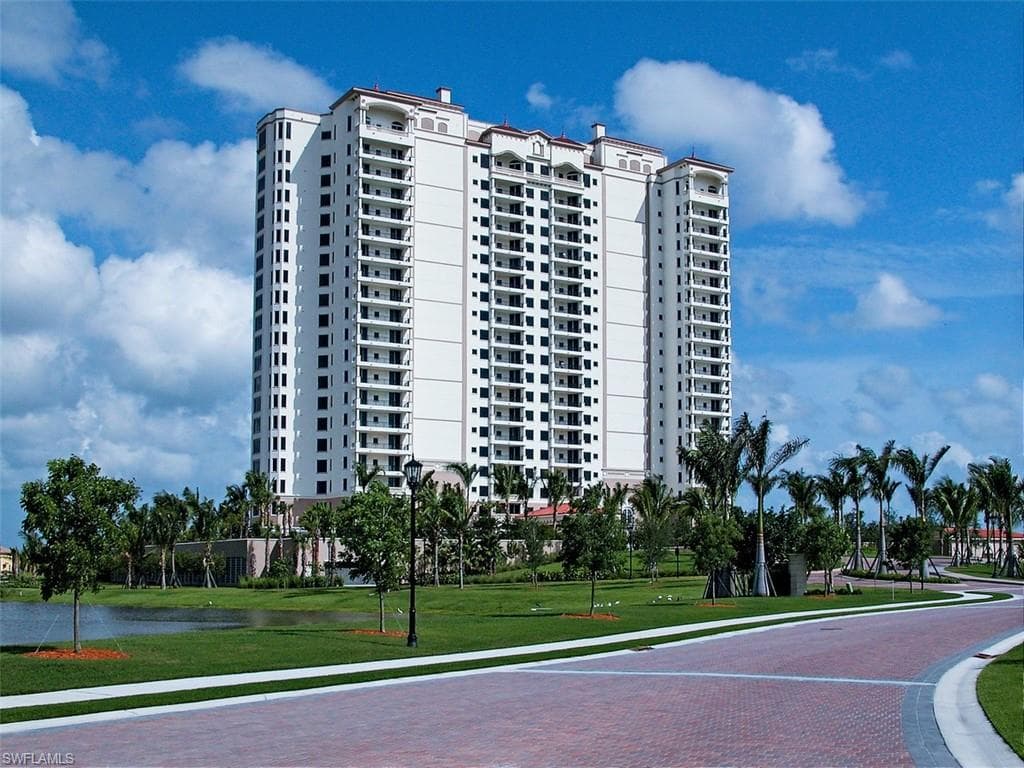 1060 Borghese LN 905 NAPLES, FL 34114
