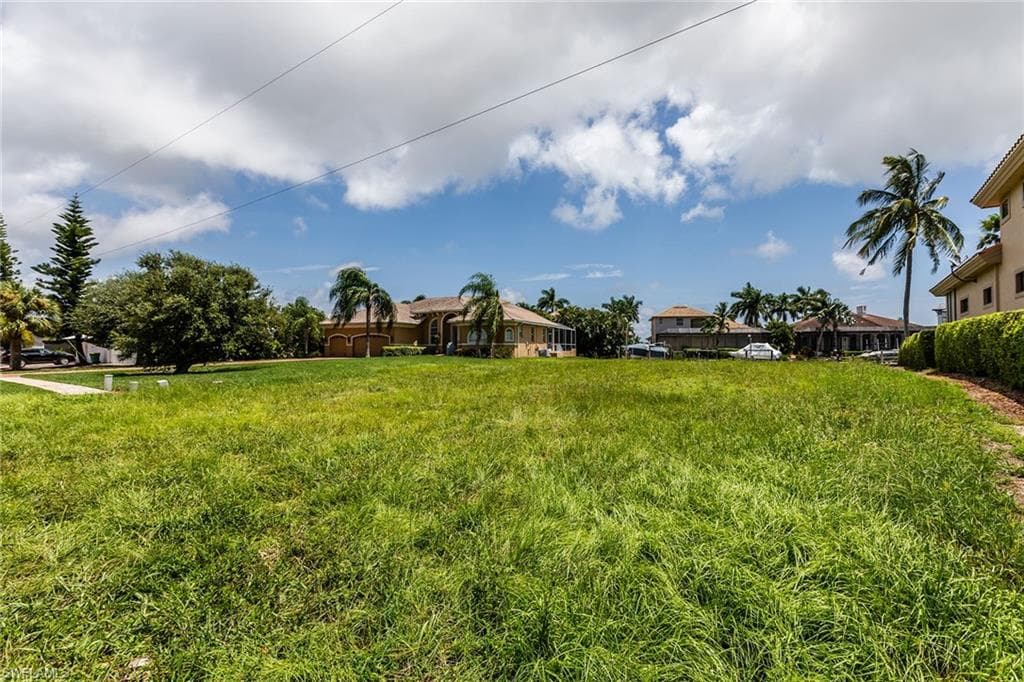 825 Swan DR MARCO ISLAND, FL 34145
