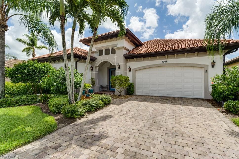 7668 Sussex CT NAPLES, FL 34113