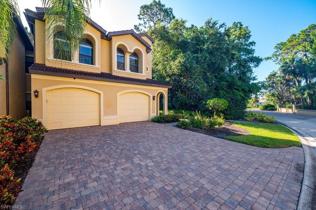 27035 Serrano WAY 202 BONITA SPRINGS, FL 34135