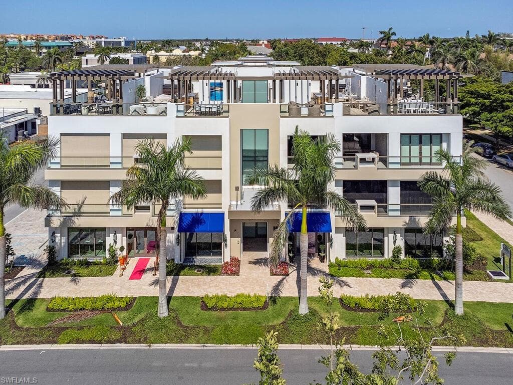 675 8th ST S 302 NAPLES, FL 34102