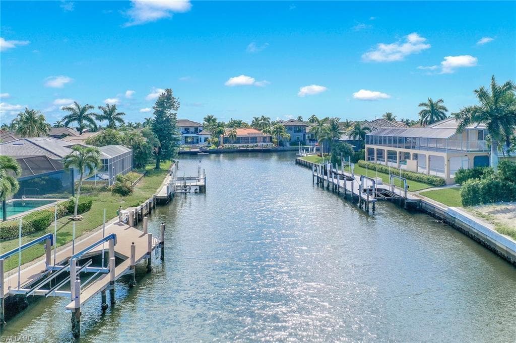 251 Edgewater CT MARCO ISLAND, FL 34145