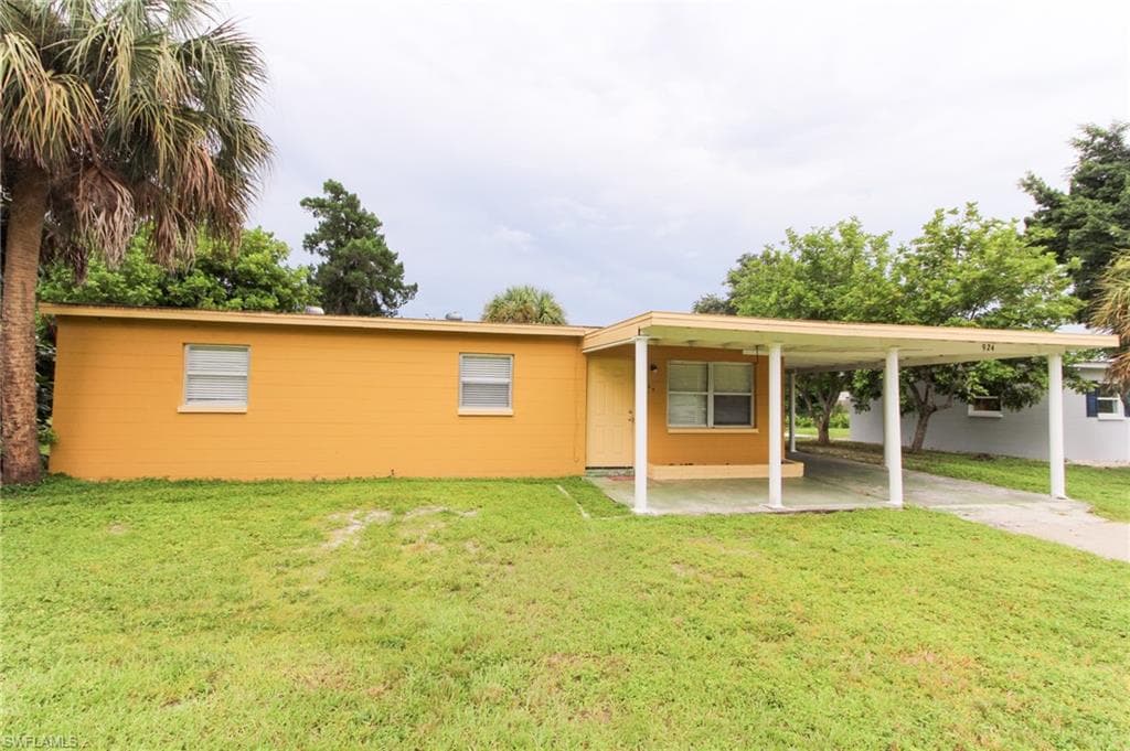 924 Hyacinth ST NORTH FORT MYERS, FL 33903