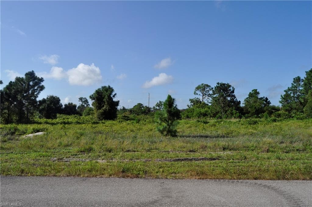 2811 19th ST SW LEHIGH ACRES, FL 33976