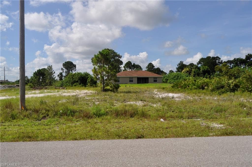 2925 19th ST SW LEHIGH ACRES, FL 33976