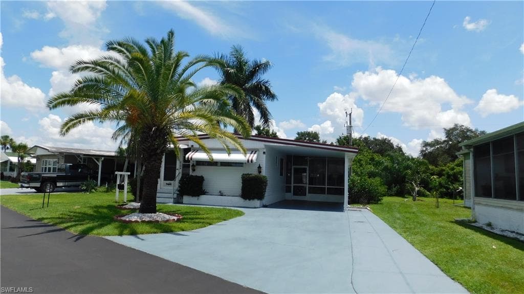 108 Carriage LN NORTH FORT MYERS, FL 33917