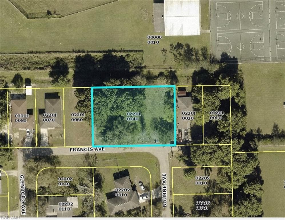 138 Francis AVE FORT MYERS, FL 33916