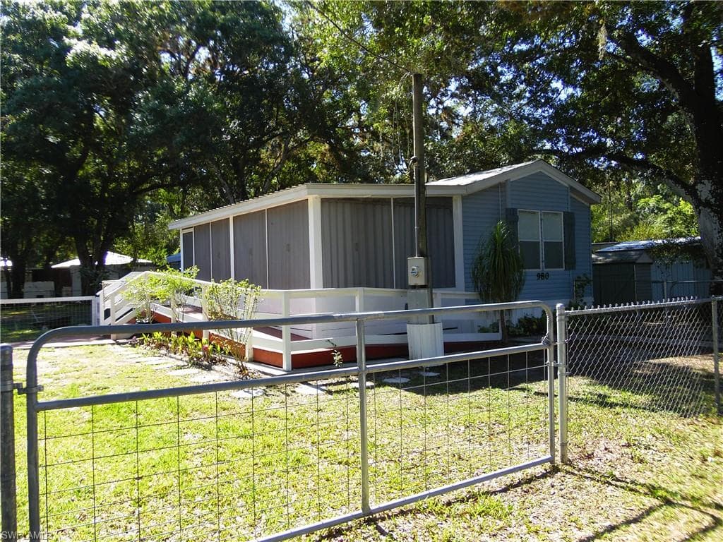 980 Avalon AVE LABELLE, FL 33935