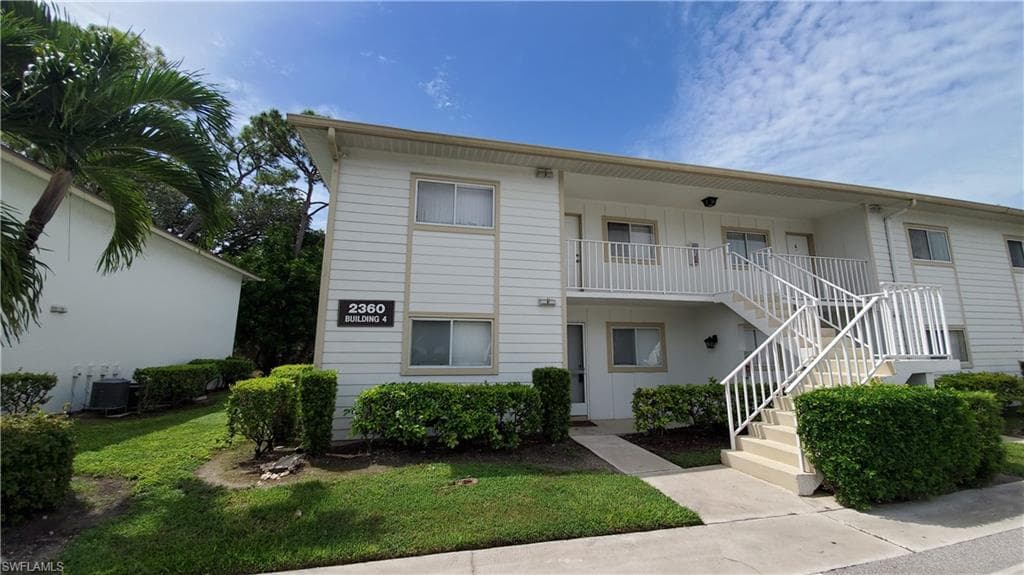 2360 Naples Trace CIR 4-401 NAPLES, FL 34109