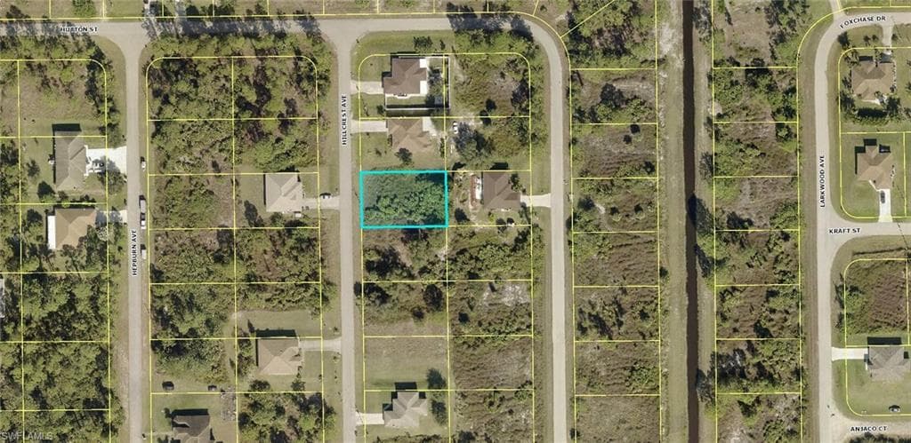909 Hillcrest AVE LEHIGH ACRES, FL 33974