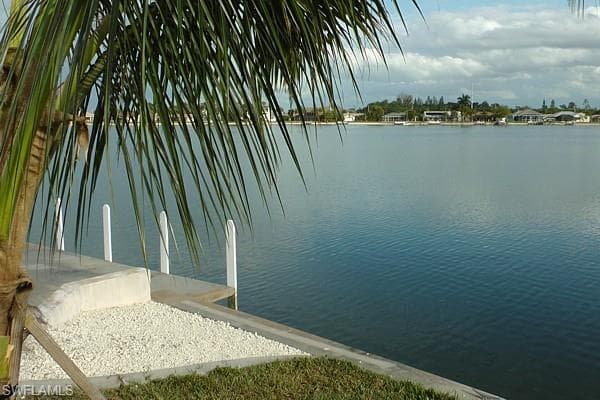 102 SW 9th ST CAPE CORAL, FL 33991