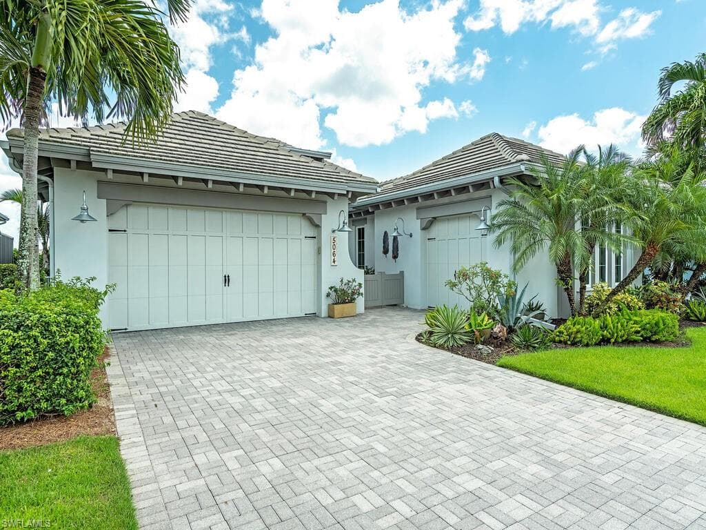 5064 Martinique DR NAPLES, FL 34113