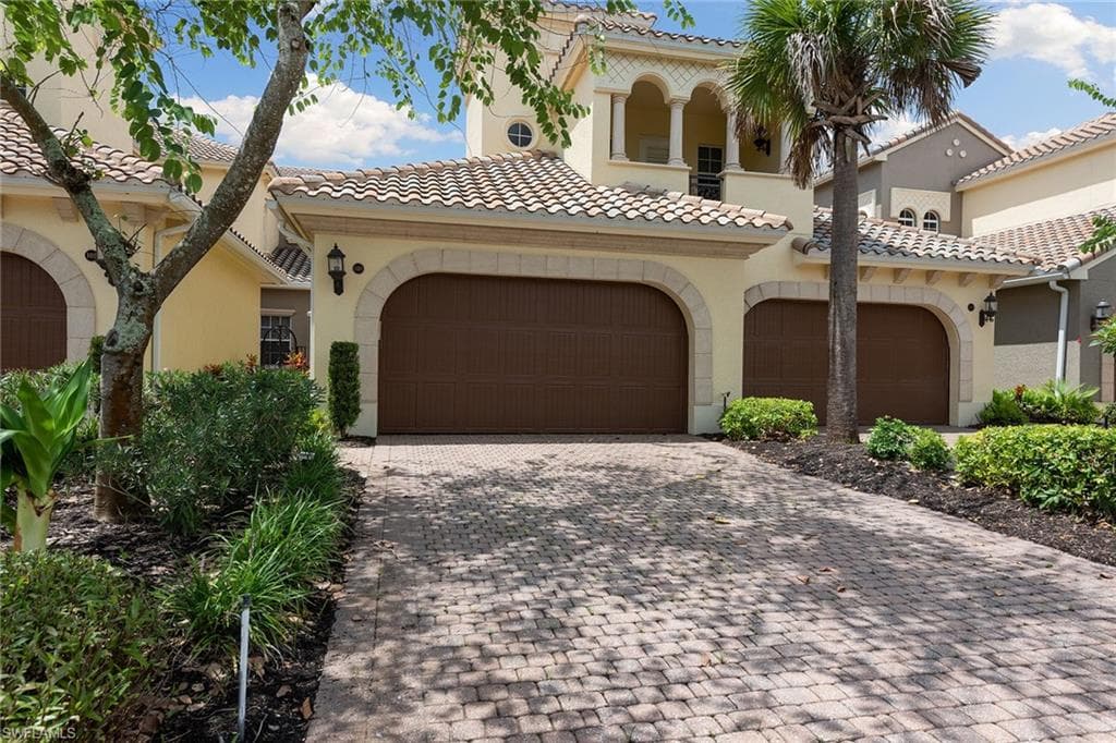 3720 Montreux LN 103 NAPLES, FL 34114