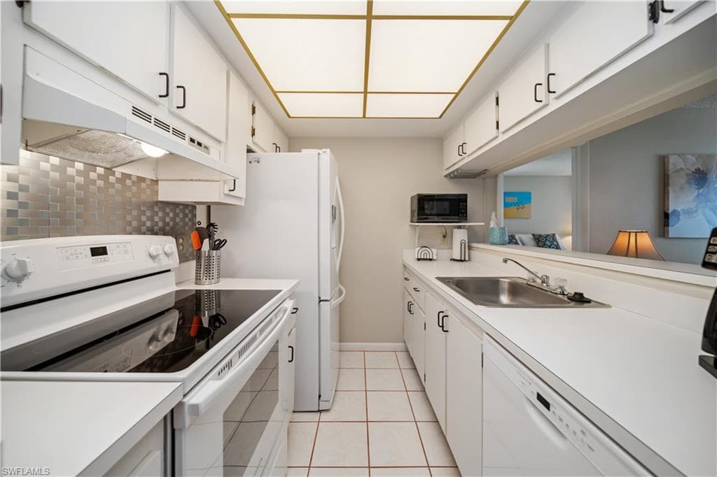 4333 27th CT SW 9-103 NAPLES, FL 34116