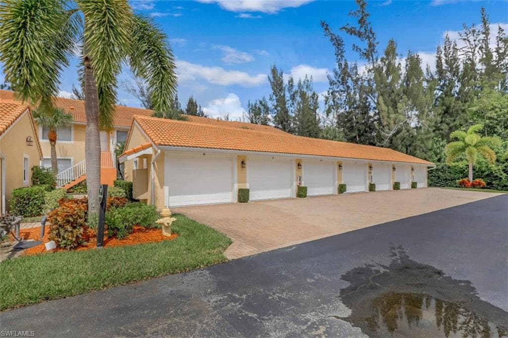 2400 Bayou LN 9 NAPLES, FL 34112