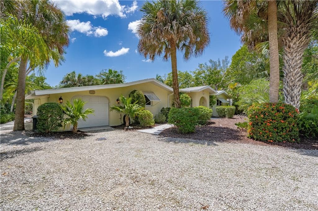 5747 Pine Tree DR SANIBEL, FL 33957