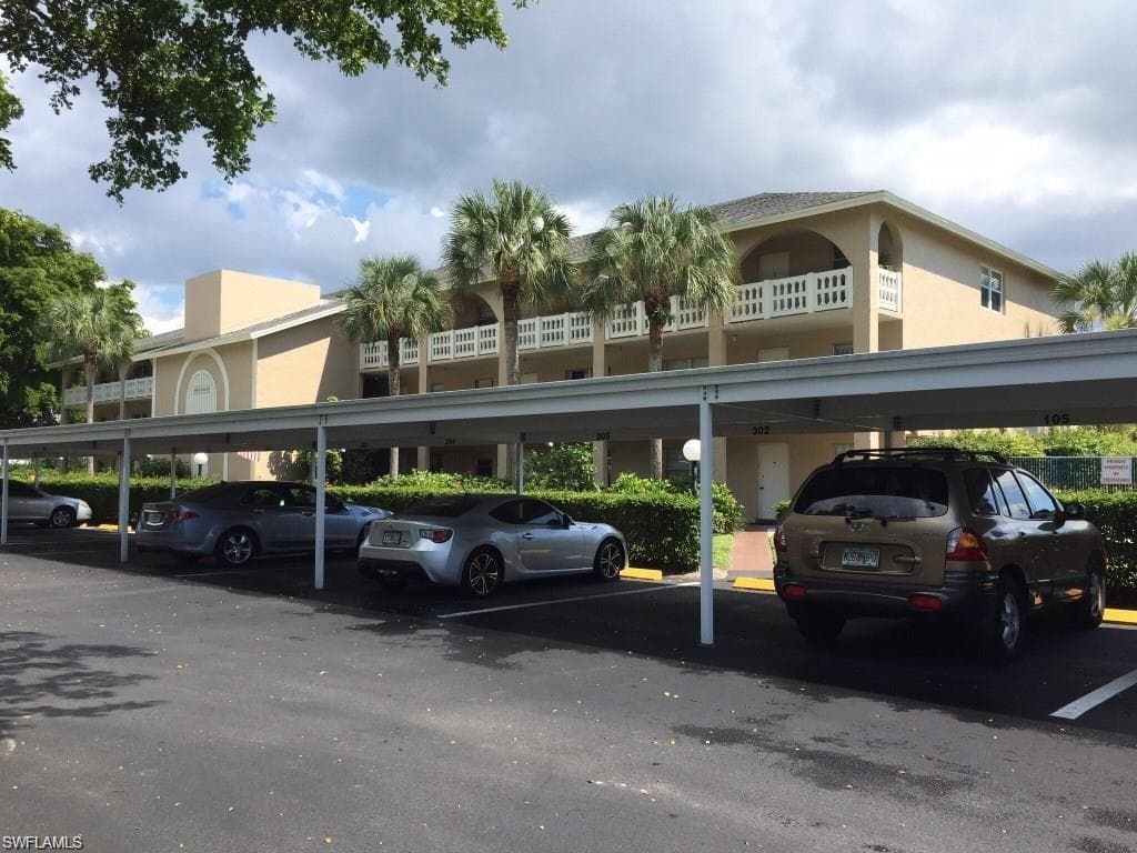 100 Valley Stream DR 302 NAPLES, FL 34113