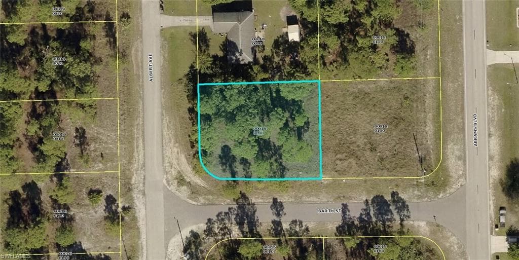 902 Albert AVE LEHIGH ACRES, FL 33971