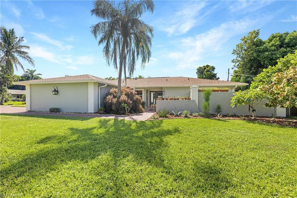 586 Sanford DR FORT MYERS, FL 33919