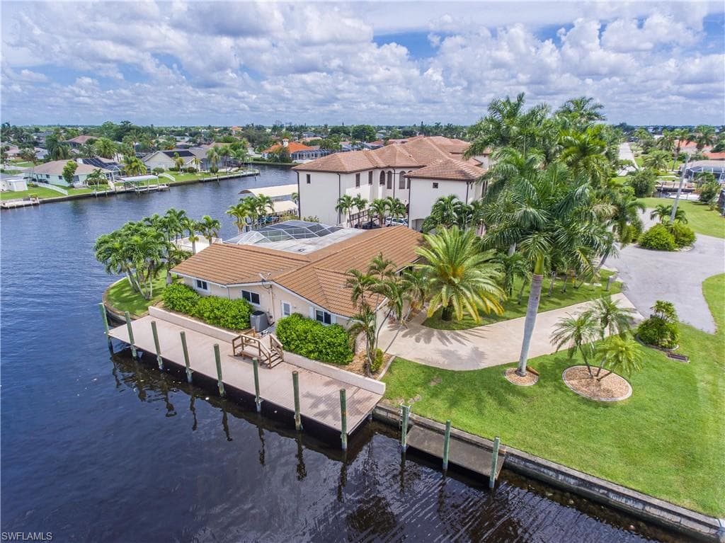 2801 SE 19th PL CAPE CORAL, FL 33904