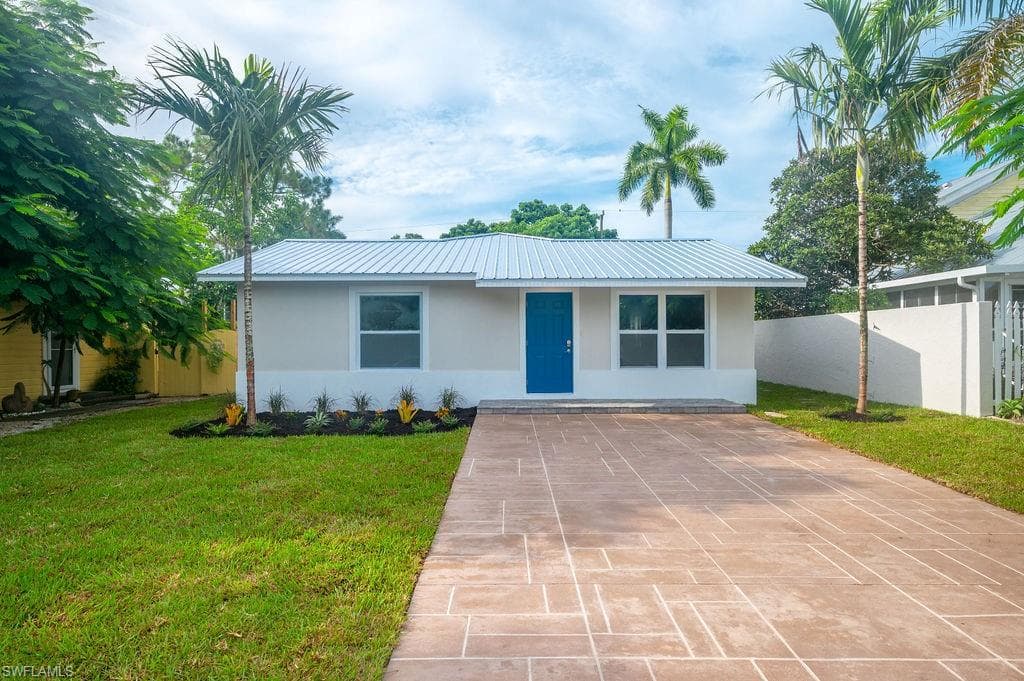 712 110th AVE N NAPLES, FL 34108