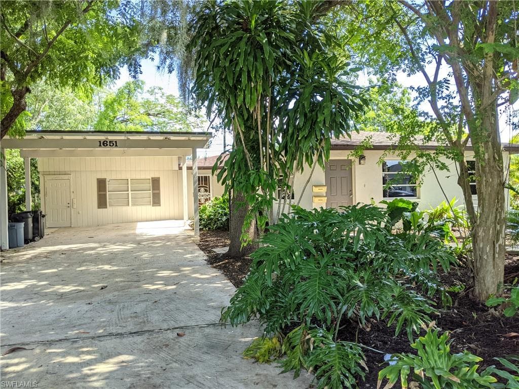 1649/1651 Maple DR FORT MYERS, FL 33907