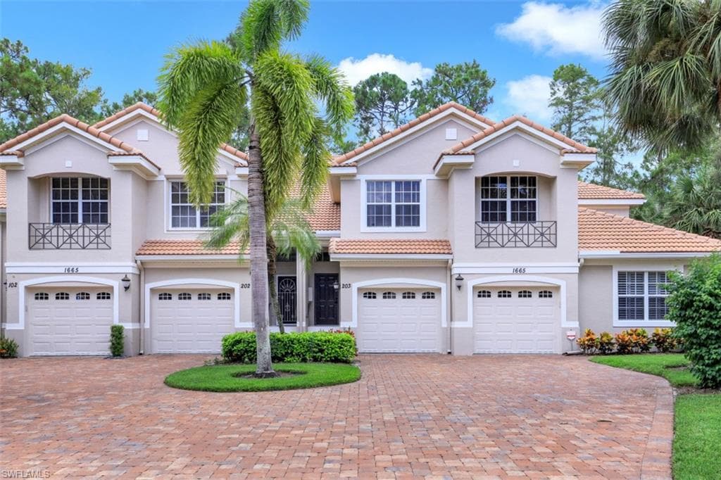1665 Winding Oaks WAY 203 NAPLES, FL 34109