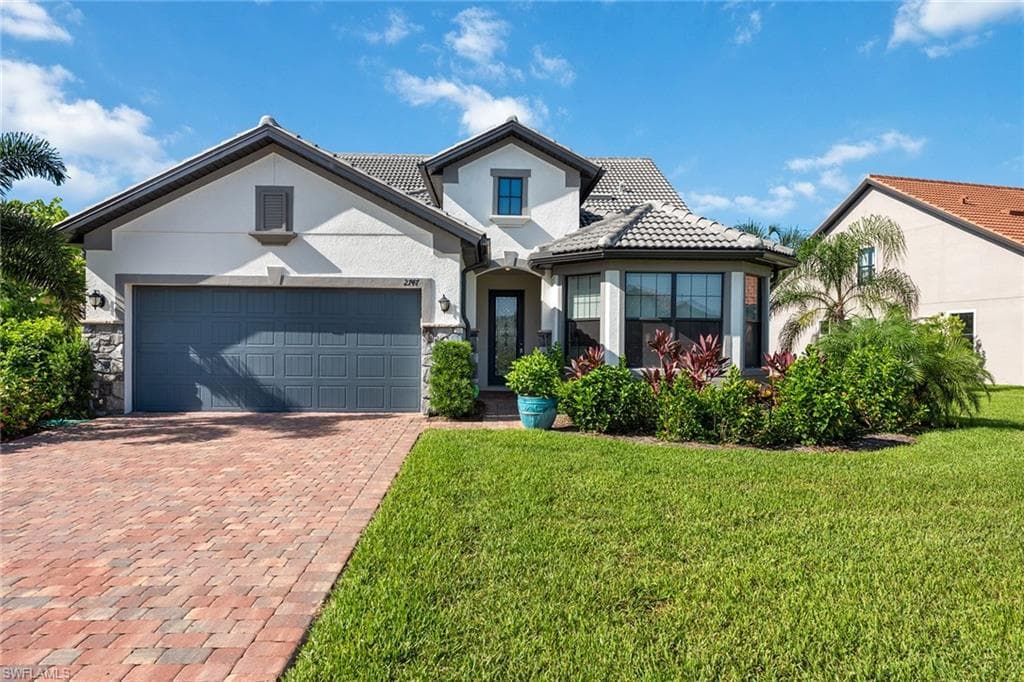 2747 Aviamar CIR NAPLES, FL 34114