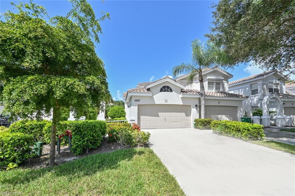6847 Lantana Bridge RD 201 NAPLES, FL 34109